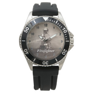 Feuerwehrmann, der die Linien bearbeitet Armbanduhr