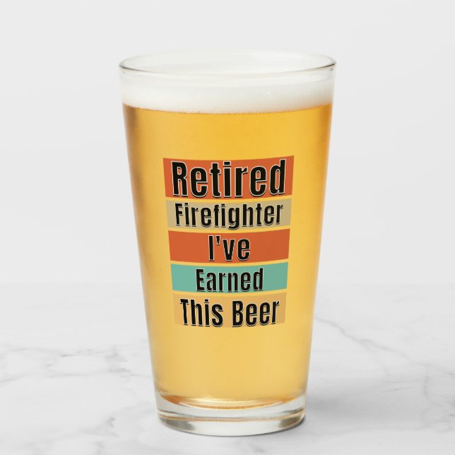 Feuerwehrmann ermüdet. Ich habe dieses Bier verdie Glas (Vorne (Gefüllt))