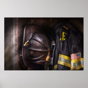 Feuerwehrmann - getragen und verwendet poster