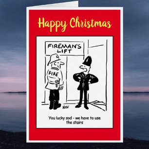 Feuerwehrmann und Polizist teilen sich einen Witz