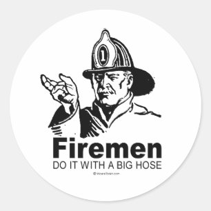 FEUERWEHRMÄNNER MACHEN ES MIT EINEM GROSSEN SCHLAU RUNDER AUFKLEBER
