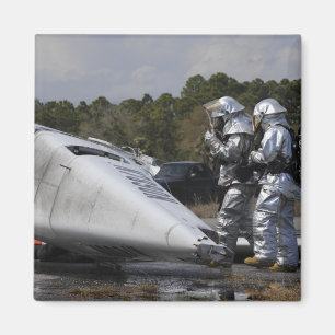 Feuerwehrmänner reagieren auf die Szene Magnet