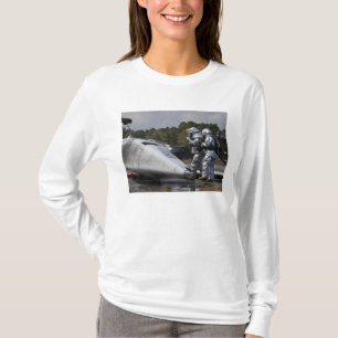 Feuerwehrmänner reagieren auf die Szene T-Shirt