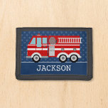 Feuerwehrschiff Blue Polka Dot Personalisierte Kin Trifold Geldbörse<br><div class="desc">Dein kleiner Feuerwehrmann wird diese personalisierte Brieftasche für LKW-Jungs Liebe geben. Fügen Sie einfach ihren Namen hinzu,  um dies zu einem besonderen Geschenk zu machen.</div>