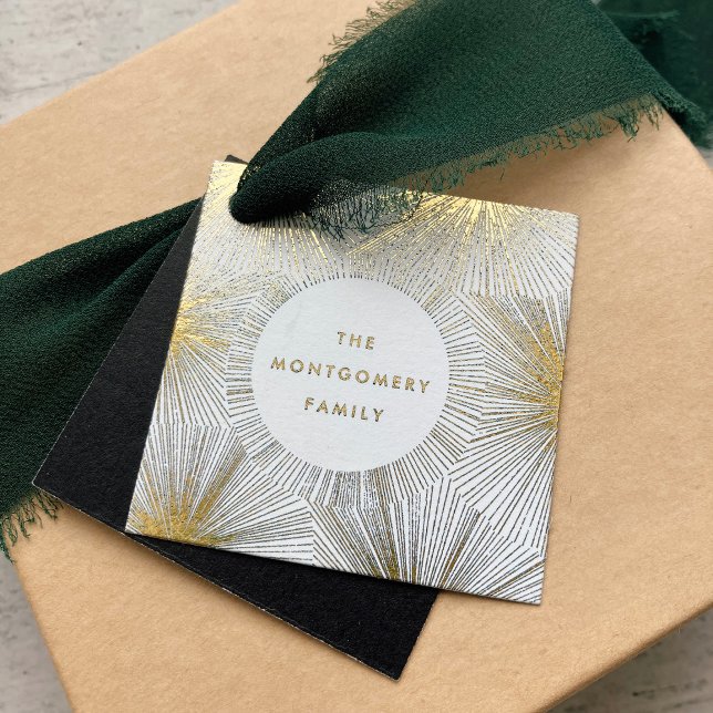 Feuerwerk Bursts Gold Foil Geschenktasten Geschenkanhänger (Gold foil fireworks burst personalized family name square gift tags.)