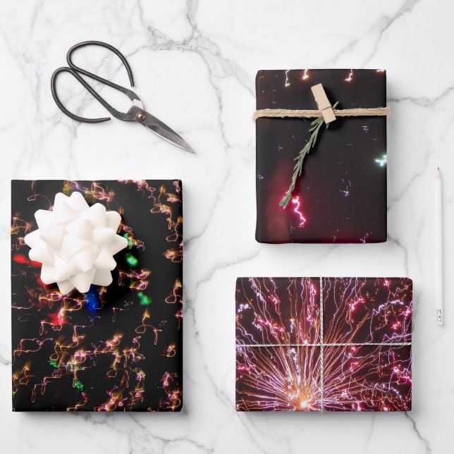 Feuerwerk im Himmel mit Lichtwegen Geschenkpapier Set (Vorderseite)