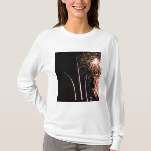 Feuerwerke erhellen das Memorial der Luftstreitkrä T-Shirt