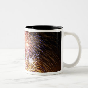 Feuerwerke explodieren zweifarbige tasse