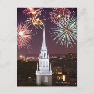 Feuerwerke über der Bostoner Sehenswürdigkeit Postkarte