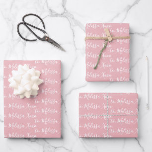 Feuille De Papier Cadeau À votre nom Écriture manuscrite moderne rose clair
