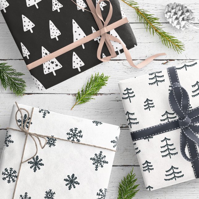 Feuille De Papier Cadeau Arbres de Noël noirs et blancs modernes Snowflakes (Créateur téléchargé)