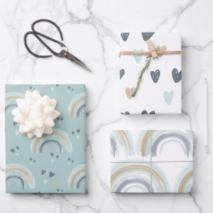 Feuille De Papier Cadeau Arc-en-ciel et cœurs dans un motif bleu boho délav