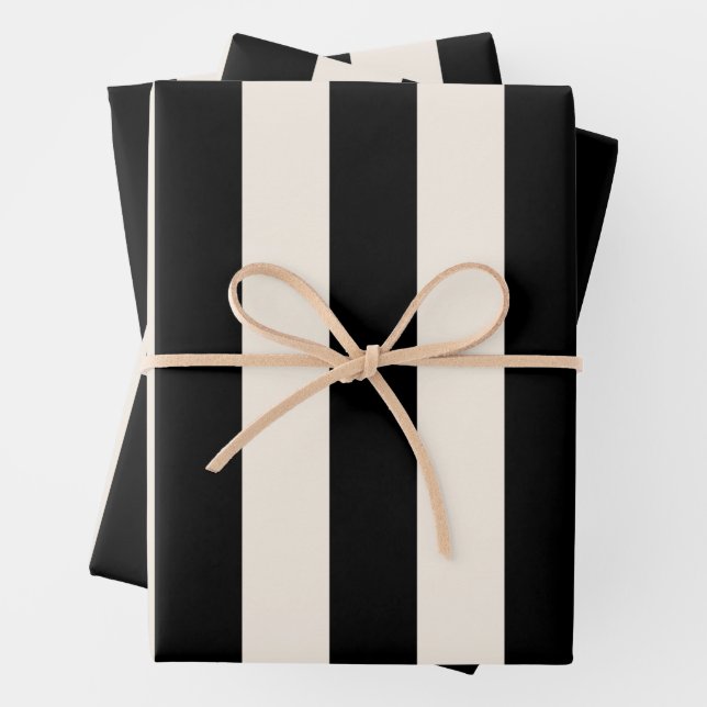 Feuille De Papier Cadeau Bandes Verticales Noir Et Crème Blanc Gratté (En situation)