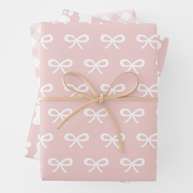 Feuille De Papier Cadeau Bébé fille Motif rose (En situation)