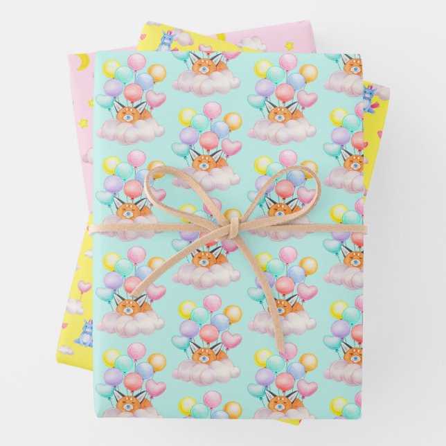 Feuille De Papier Cadeau Bébés Animaux Dans Les Nuages (En situation)