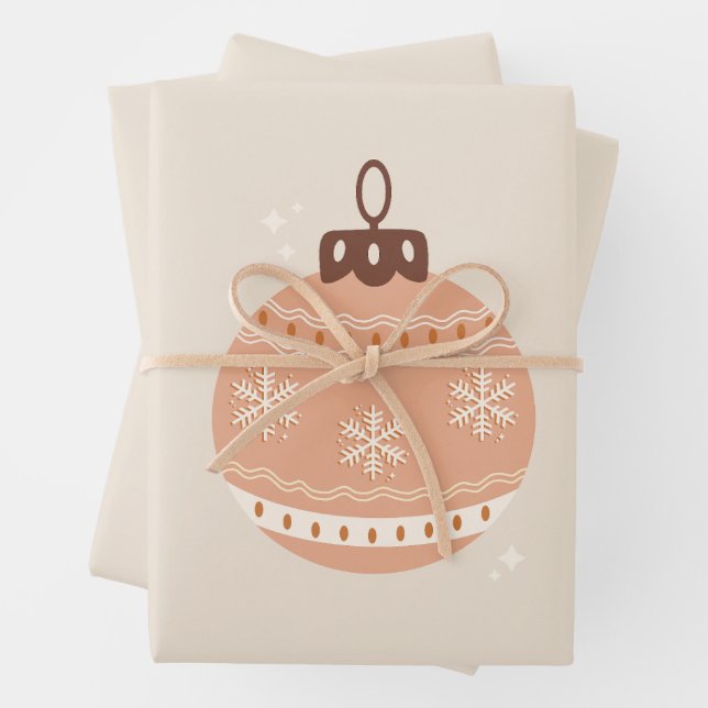 Feuille De Papier Cadeau Beige Bauble de Noël (En situation)
