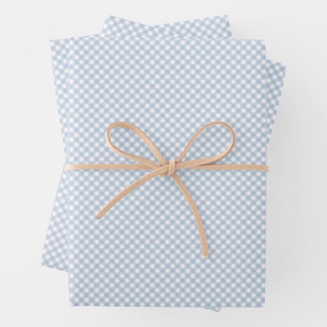 Feuille De Papier Cadeau Bleu en vichy simple bébé classique (En situation)
