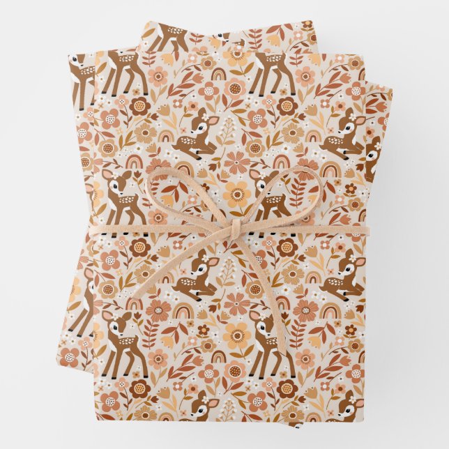 Feuille De Papier Cadeau Boeuf mignon cerf modèle floral (En situation)