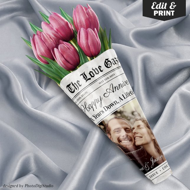 Feuille De Papier Cadeau Bouquet de fleurs de journaux de l'anniversaire mo (Editable Anniversary Newspaper Flower Bouquet Wrapping Paper Sheets)