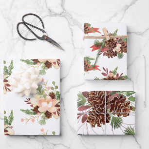 Feuille De Papier Cadeau Bouquets assortis de cônes de pin et de fleurs