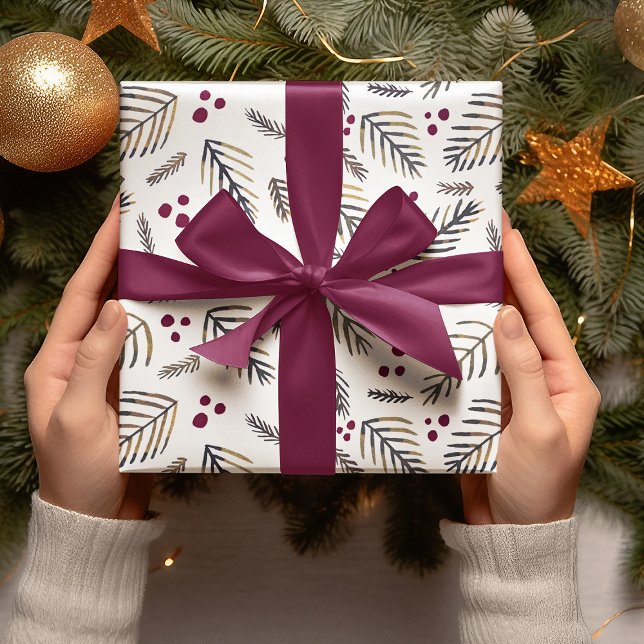Feuille De Papier Cadeau Branches d'arbres de Noël et baies - Bourgogne (Créateur téléchargé)