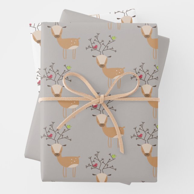 Feuille De Papier Cadeau Cerf de Noël aux oiseaux (En situation)