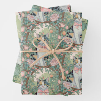 Feuille De Papier Cadeau Chat calico dans un jardin avec des fleurs