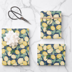 Feuille De Papier Cadeau Citrons élégants sur bleu marine