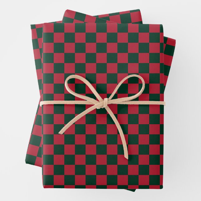 Feuille De Papier Cadeau Classic Christmas Green et Red Checkerboard (En situation)