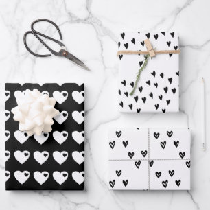 Feuille De Papier Cadeau Coeurs noirs et blancs