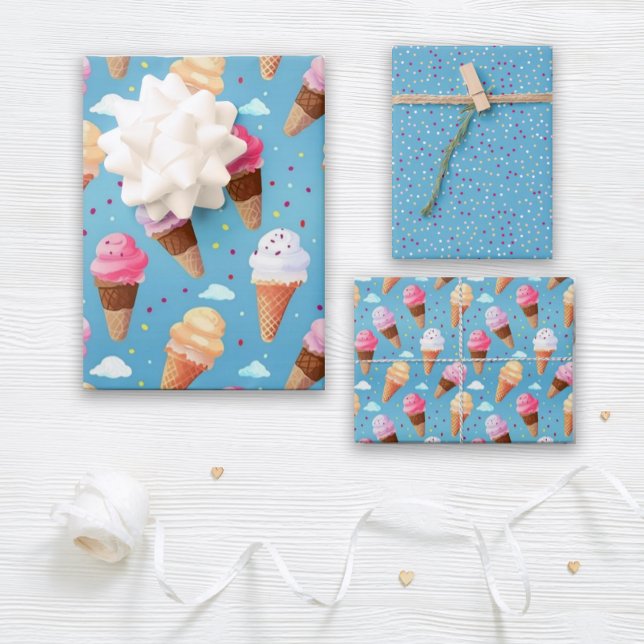 Feuille De Papier Cadeau Cône de crème glacée rose et bleue (Indulge in sweet dreams with this delightful ice cream-inspired gift wrap.)