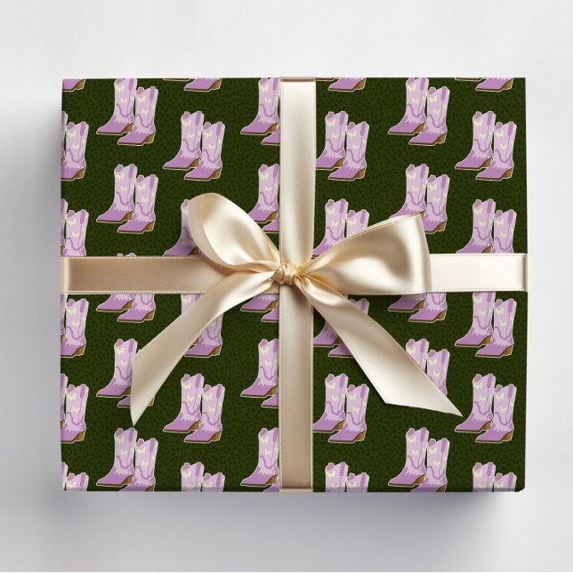 Feuille De Papier Cadeau Cute Lilac Cowgirl bottes vert foncé Noël (Holiday wrapping paper, Pale Purple Cowgirl boots on dark green background)