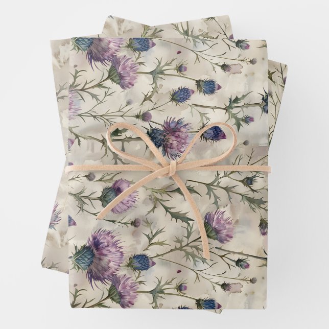 Feuille De Papier Cadeau Design écossais de chardon (En situation)