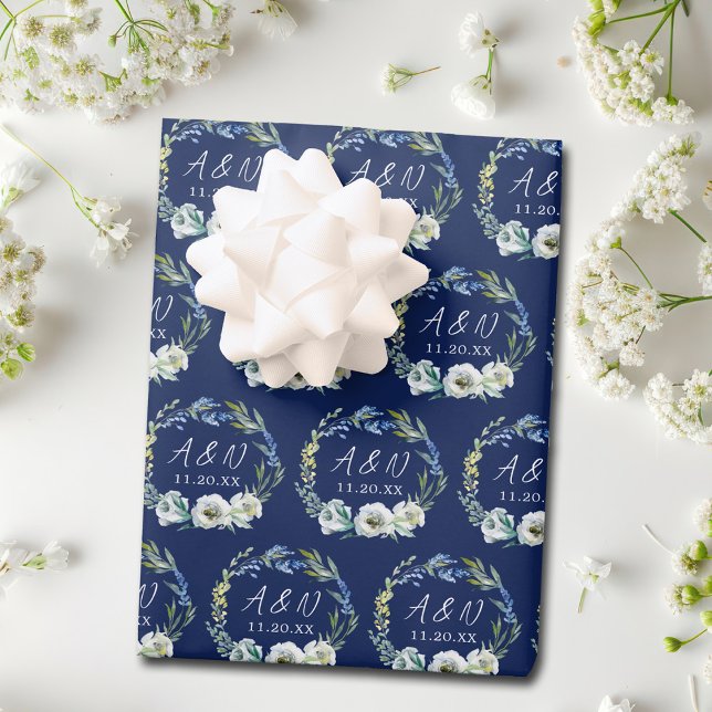 Feuille De Papier Cadeau Élégant Monogramme floral bleu marine Mariage d'hi (Créateur téléchargé)