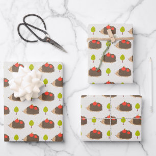 Feuille De Papier Cadeau Enfants Joli Hérisson transportant des pommes sour