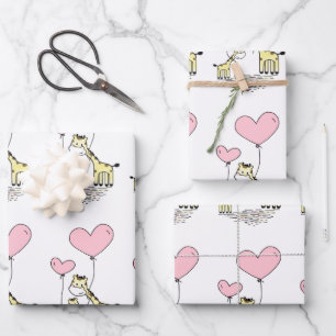 Feuille De Papier Cadeau Famille Giraffe Avec Ballons Coeur Rose