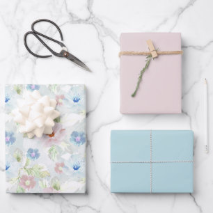 Feuille De Papier Cadeau Fleurs aquarelles roses et bleues. 