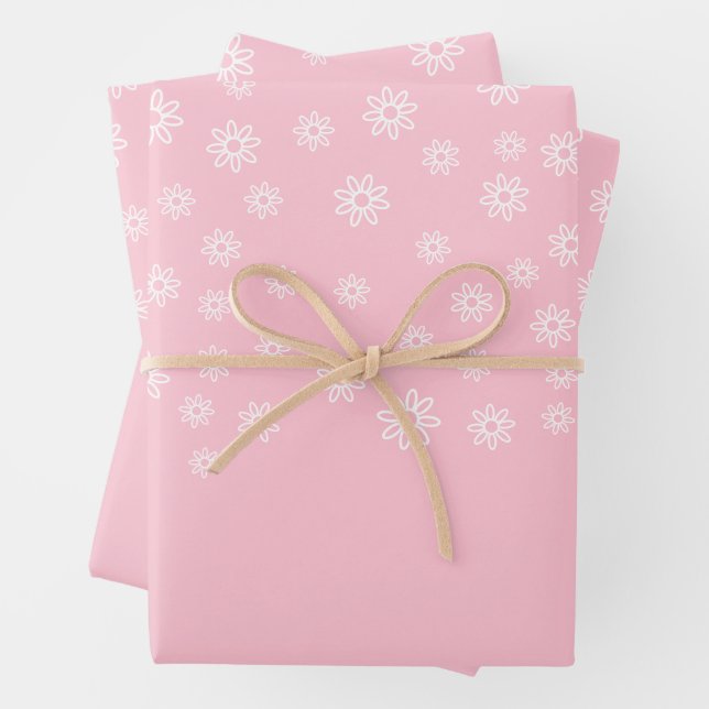 Feuille De Papier Cadeau Fleurs blanches sur rose pastel (En situation)