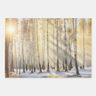 Feuille De Papier Cadeau Forêt de bouleaux hivernale ensoleillée avec cerfs
