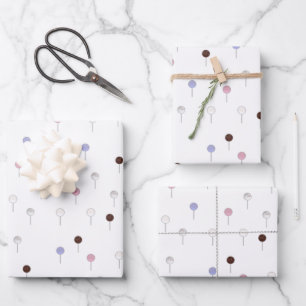 Feuille De Papier Cadeau Gâteaux partout sur blanc