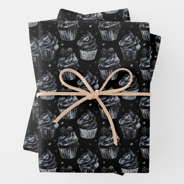 Feuille De Papier Cadeau Gothique Cute Haunted Cupcakes avec Coeurs (En situation)