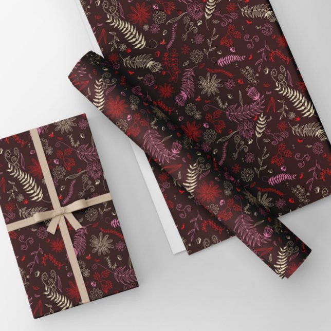 Feuille De Papier Cadeau Gribouillis floraux rose et ivoire dans marron. (Créateur téléchargé)