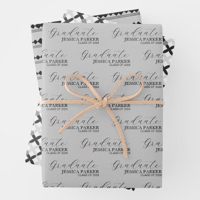 Feuille De Papier Cadeau Gris Grad Nom Script Moderne (En situation)