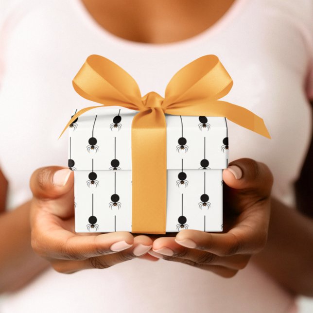 Feuille De Papier Cadeau Halloween noir et blanc classique (Halloween Black and white simple wrapping paper)