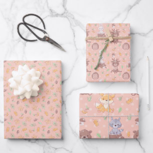 Feuille De Papier Cadeau Les animaux des bois tombent