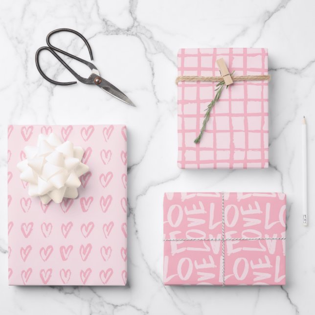 Feuille De Papier Cadeau Mains roses et rousses de mignons coeurs (Recto)