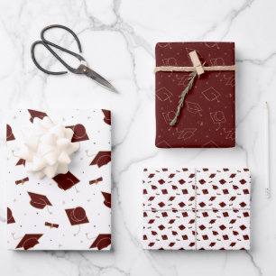 Feuille De Papier Cadeau Maroon Graduation Cap Toss