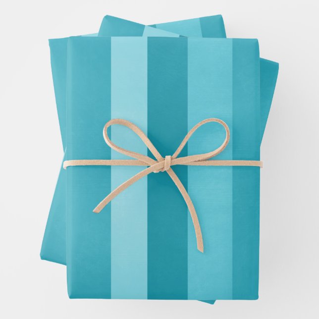 Feuille De Papier Cadeau Motif de bandes texturées bleu Aqua (En situation)