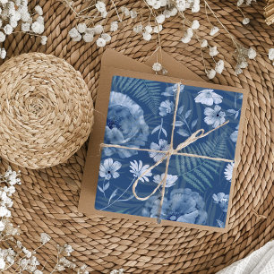 Feuille De Papier Cadeau Motif de fleur sauvage bleue poussiéreuse moderne