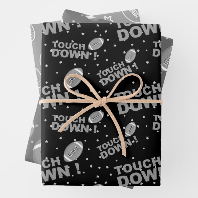 Feuille De Papier Cadeau Motif de football (En situation)